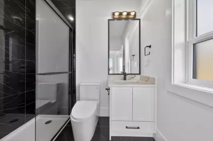 Entry Foyer Photo of 17317 103a Avenue, Surrey, BC