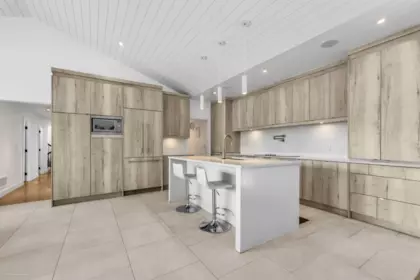 Kitchen Island Photo of 20562 46b Avenue, Langley, BC