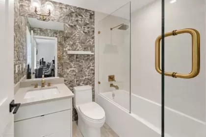 Powder Room Photo of 20562 46b Avenue, Langley, BC