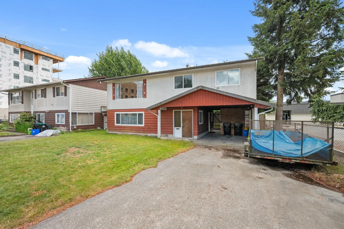 Living Room Photo of 20106 53 Avenue, Langley, BC
