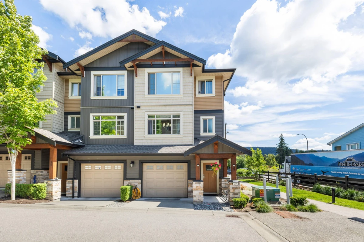 Family Room Photo of 27 11305 240 Street, Maple Ridge, BC