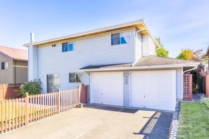 Swimming Pool Photo of 431 Glenbrook Drive, New Westminster, BC
