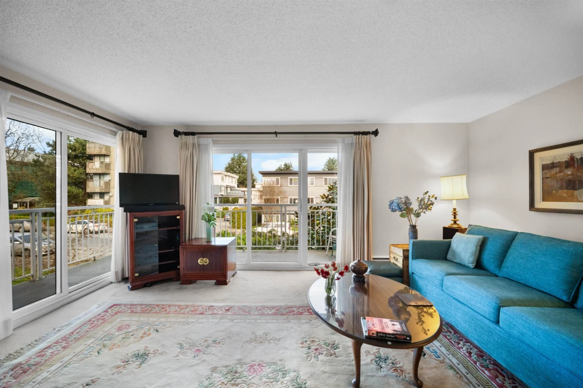 Living Room Photo of 202 1066 W 13th Avenue, Vancouver, BC