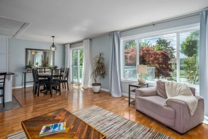 Breakfast Nook Photo of 33561 7 Avenue, Mission, BC