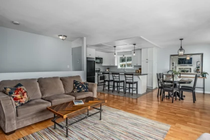 Kitchen Island Photo of 33561 7 Avenue, Mission, BC