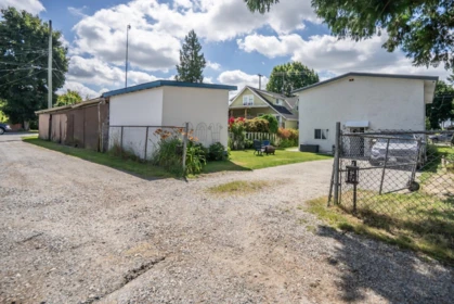 Swimming Pool Photo of 33561 7 Avenue, Mission, BC