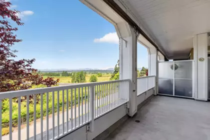 Front Yard Photo of 309 16380 64 Avenue, Surrey, BC