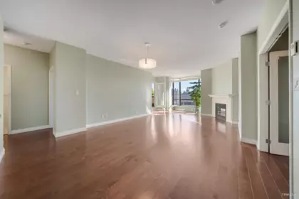 Kitchen Photo of 206 1581 Foster Street, White Rock, BC