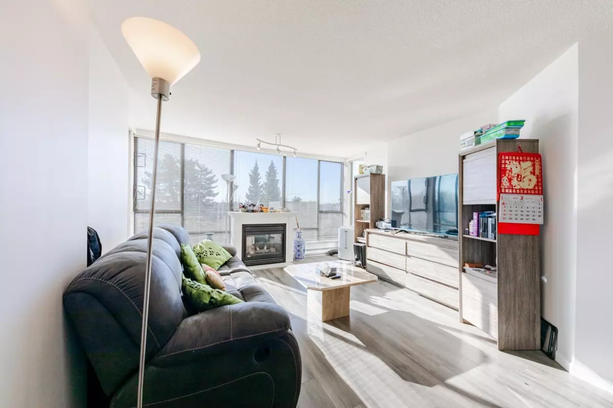 Family Room Photo of 708 8180 Granville Avenue, Richmond, BC