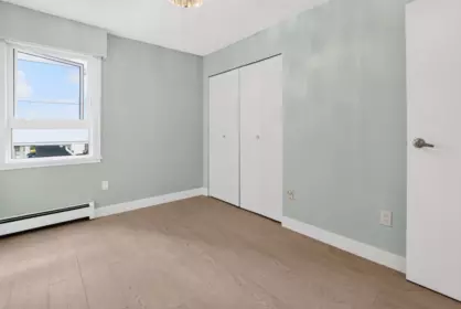 Entry Foyer Photo of 206 1340 Duchess Avenue, West Vancouver, BC