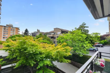 Garden / Landscaping Photo of 206 1340 Duchess Avenue, West Vancouver, BC