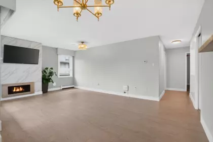 Walk-In Closet Photo of 206 1340 Duchess Avenue, West Vancouver, BC
