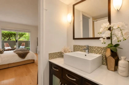 Guest Bathroom Photo of 101 2412 Alder Street, Vancouver, BC