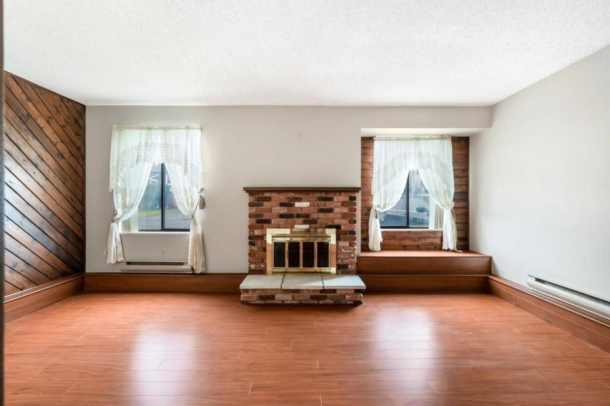 Living Room Photo of 11121 Kingsbridge Drive, Richmond, BC