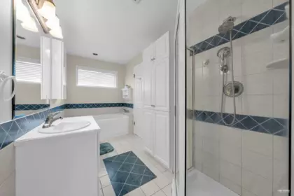 Entry Foyer Photo of 9171 Pauleshin Crescent, Richmond, BC