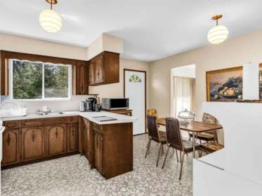 Kitchen Island Photo of 2553 Bendale Road, North Vancouver, BC