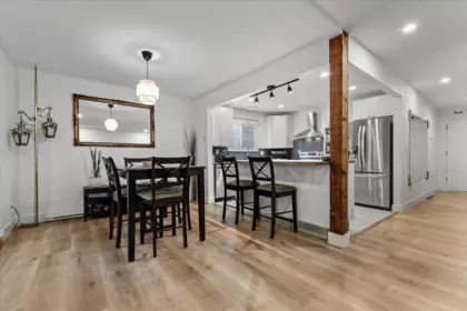 Kitchen Island Photo of 8542 Mccutcheon Avenue, Chilliwack, BC