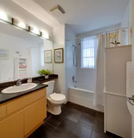 Mudroom Photo of 1 1177 W 8th Avenue, Vancouver, BC
