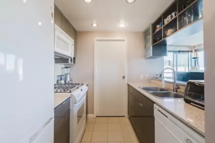 Kitchen Island Photo of 2305 928 Beatty Street, Vancouver, BC