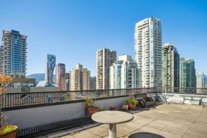 Front Yard Photo of 702 1270 Robson Street, Vancouver, BC