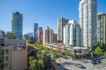 Swimming Pool Photo of 702 1270 Robson Street, Vancouver, BC