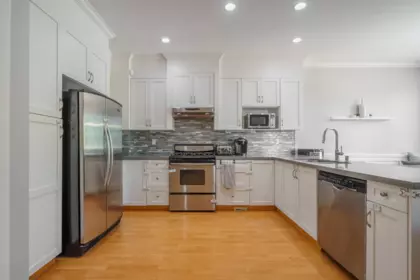 Kitchen Island Photo of 14775 59a Avenue, Surrey, BC
