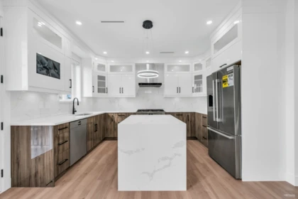 Kitchen Island Photo of 2 3344 Adanac Street, Vancouver, BC