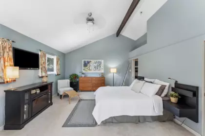 Primary Bedroom Photo of 1390 Eagle Cliff Road, Bowen Island, BC