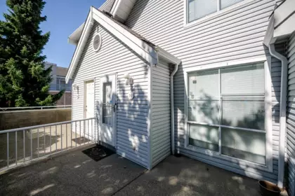Family Room Photo of 16 13713 72a Avenue, Surrey, BC