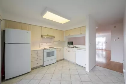 Guest Bathroom Photo of 16 13713 72a Avenue, Surrey, BC