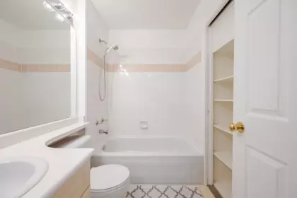 Hallway Photo of 16 13713 72a Avenue, Surrey, BC