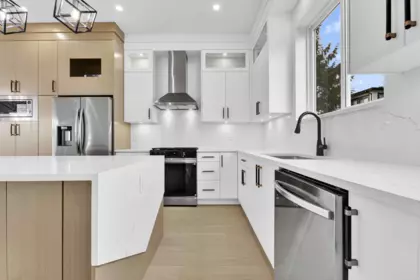 Kitchen Photo of 102 16633 18a Avenue, Surrey, BC