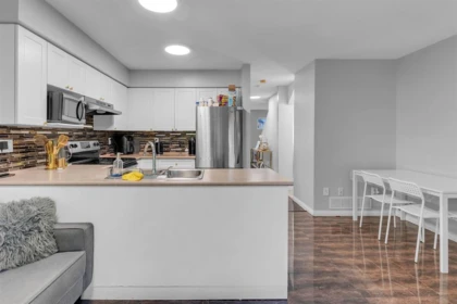 Kitchen Photo of 40 6533 121 Street Avenue, Surrey, BC