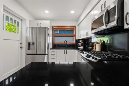 Kitchen Island Photo of 2 2505 W 8th Avenue, Vancouver, BC