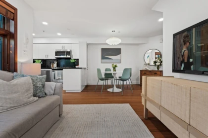 Kitchen Photo of 2 2505 W 8th Avenue, Vancouver, BC