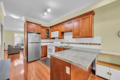 Kitchen Photo of 5 9405 121 Street, Surrey, BC