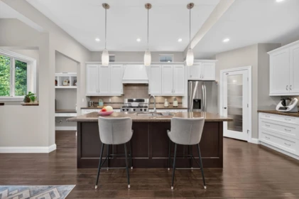 Kitchen Island Photo of 16285 26b Avenue, Surrey, BC
