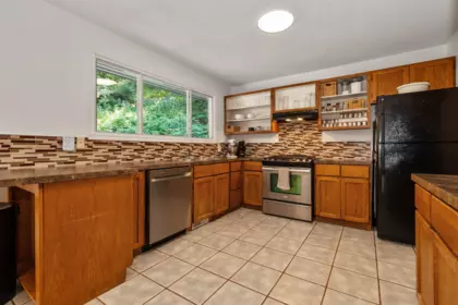 Kitchen Island Photo of 43810 Vedder Mountain Road, Chilliwack, BC