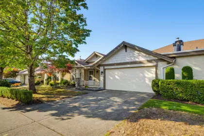 Living Room Photo of 6 20751 87 Avenue, Langley, BC