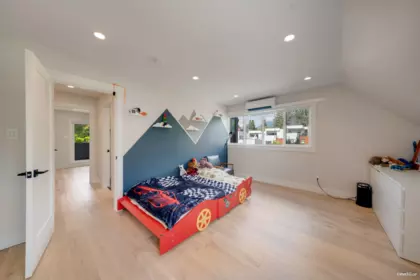 Garage Interior Photo of 2022 Chesterfield Avenue, North Vancouver, BC