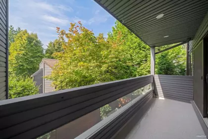 Hallway Photo of 2022 Chesterfield Avenue, North Vancouver, BC