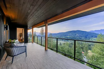 Guest Bathroom Photo of 885 Rivendell Drive, Bowen Island, BC