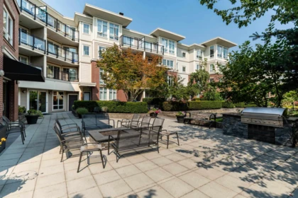 Front Yard Photo of 207 2950 King George Boulevard, Surrey, BC