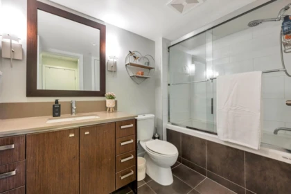 Hallway Photo of 207 2950 King George Boulevard, Surrey, BC