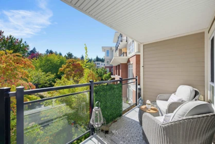 Kitchen Island Photo of 207 2950 King George Boulevard, Surrey, BC