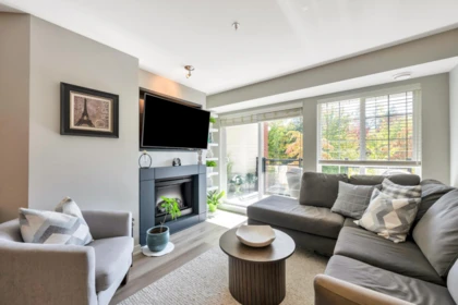 Kitchen Photo of 207 2950 King George Boulevard, Surrey, BC