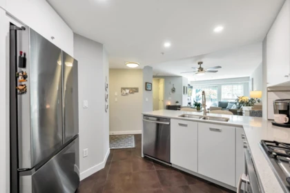 Office / Den Photo of 207 2950 King George Boulevard, Surrey, BC