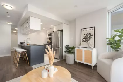 Kitchen Island Photo of 2110 833 Seymour Street, Vancouver, BC