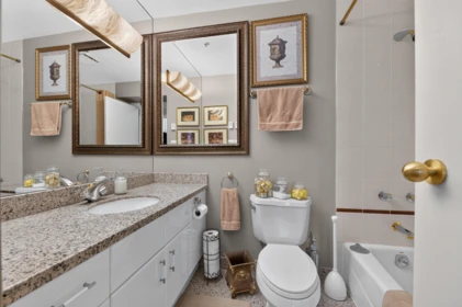 Powder Room Photo of 804 1600 Hornby Street, Vancouver, BC