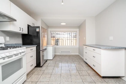 Kitchen Photo of 10064 127b Street, Surrey, BC